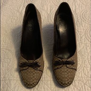 Coach. Vintage pumps.